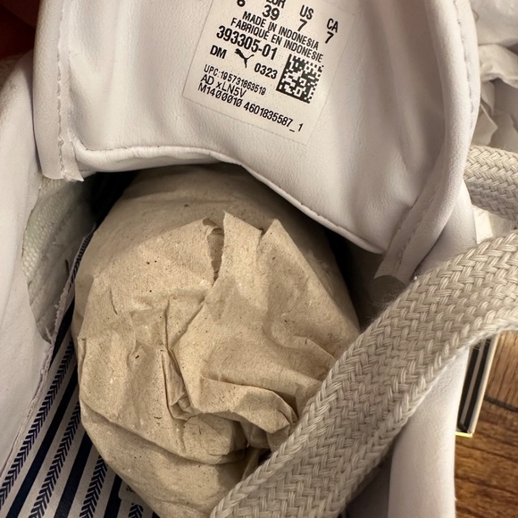 Men’s Puma Clyde Sneakers Sz.7 or 40 (Ladies Sz.9) NEW - Picture 3 of 7